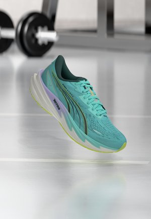 Puma, VELOCITY NITRO 5 - PUMA X HYROX - Trainingsschuh - intense mint light lavender