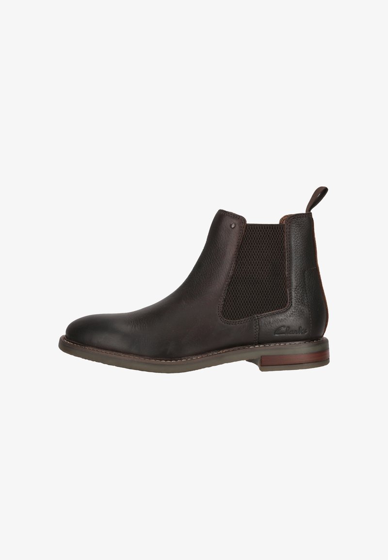 Brun läder Chelsea-boots med elastiska sidopaneler, rund tå, dragtab vid hälen och stygn på sålen. Logotyp på sidan.