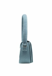 Piccola borsa a tracolla blu pastello con una forma strutturata, dotata di un manico robusto e di un singolo accento argentato alla base del manico.
