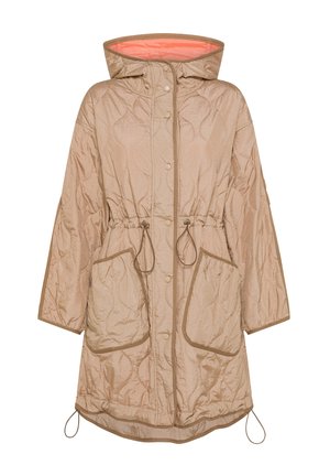 Cappotto trapuntato color beige con una vestibilità ampia, cordino in vita, grandi tasche e fodera arancione. Presenta un cappuccio e chiusure a pressione.
