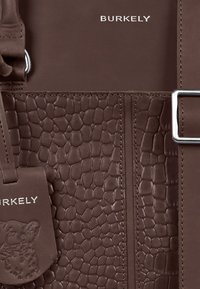 Burkely COOL COLBIE - Sac à main - brown
