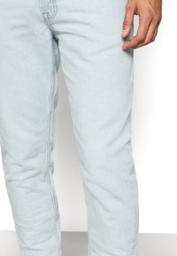 Only & Sons ONSAVI BEAM  - Calças de ganga de corte relaxado - light blue