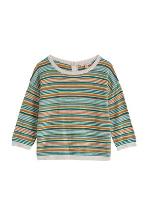 Strikket sweater med striber i turkis, orange, hvid og brun, med rund halsudskæring og trekvartlange ærmer.