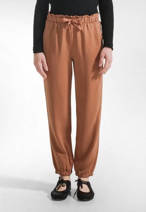 - Spodnie treningowe