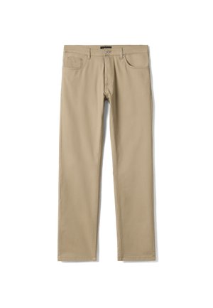 Pantaloni beige a gamba dritta con bottone frontale e cerniera, dotati di tasche frontali e taschino moneta, mostrati distesi su uno sfondo bianco.