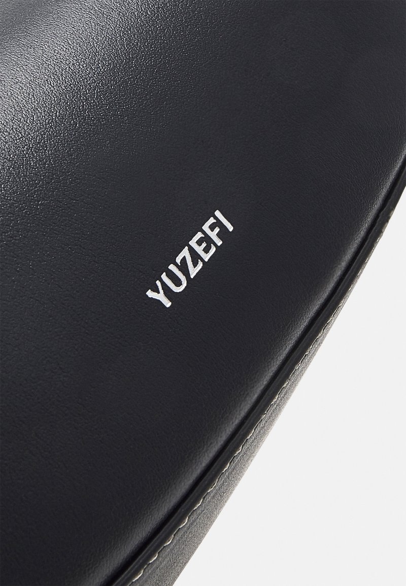 Damen Handtaschen | Yuzefi DINNER ROLL Handtasche black/schwarz - TQ81278 Damen Handtaschen | Yuzefi DINNER ROLL Handtasche black/schwarz - TQ81278