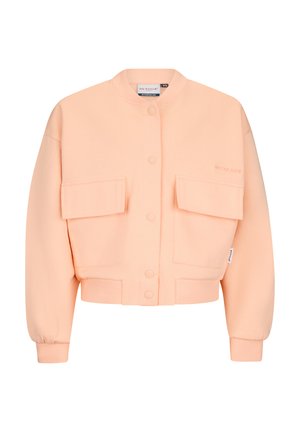 Perzikkleurig cropped jack met drukknopen, twee grote klepzakken aan de voorkant, geribbelde kraag, manchetten en zoom.