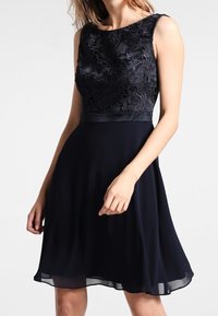 s.Oliver BLACK LABEL Koktejlové šaty / šaty na párty - dark blue