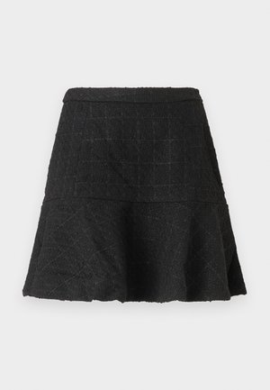 Jupe évasée noire texturée en ligne A avec ourlet évasé et motif à carreaux subtil sur fond uni.