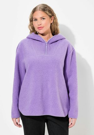 Violetti fleece-huppari, jossa on etuvetoketju, suuri huppu ja rento istuvuus. Ominaisuuksiin kuuluu teksturoitu, pehmeä pinta ja pyöristetty helma.