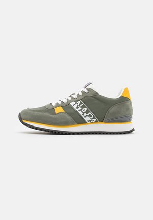 COSMOS - Trainers - green lichen