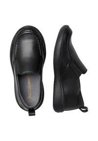 Scarpe slip-on nere realizzate in pelle liscia, con punta arrotondata, interno morbido, pannelli elastici laterali e suola in gomma testurizzata.