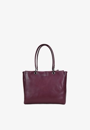 Bolso tote de cuero morado con dos asas, forma redondeada, detalles de herrajes plateados y logo en relieve en el frente. Textura suave.