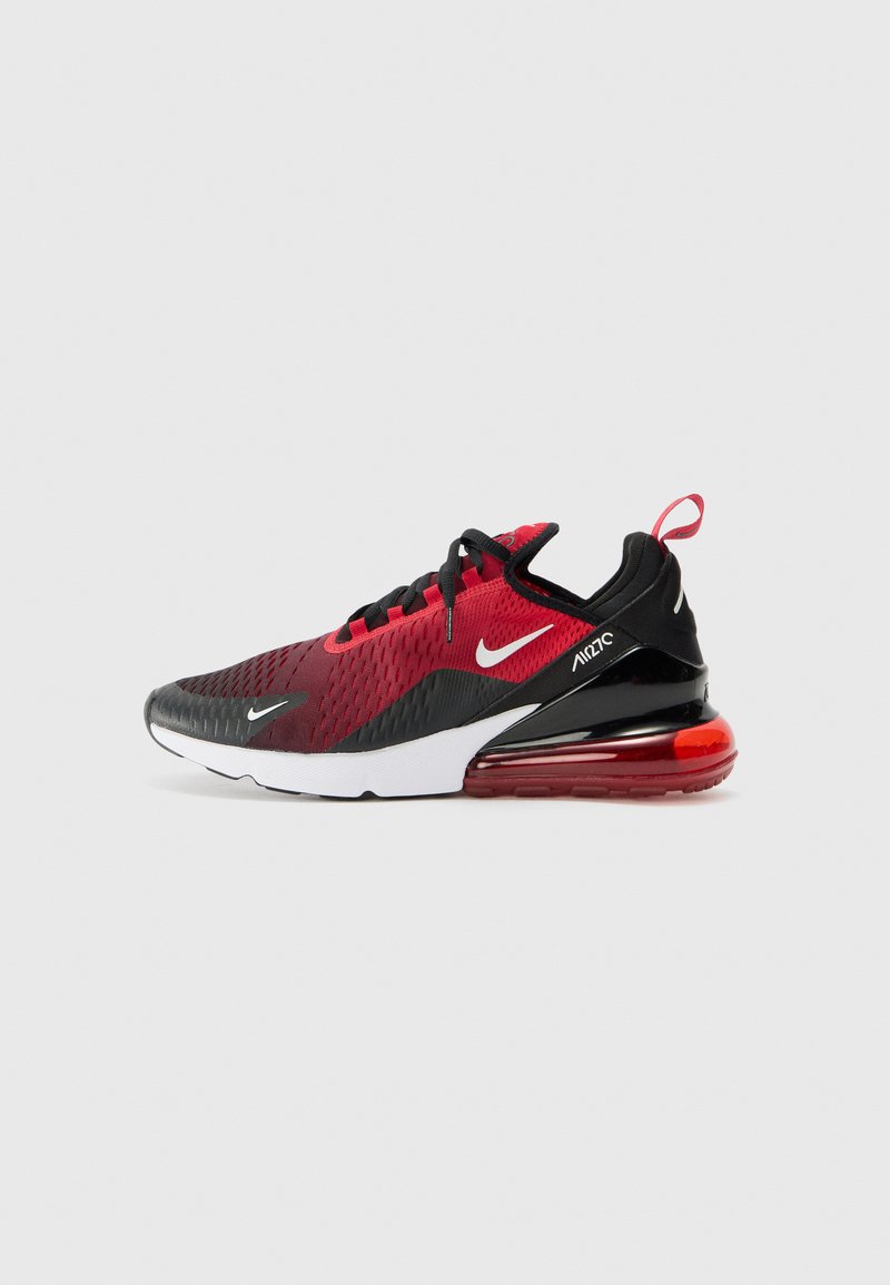 Nike Air Max 270 topánka v čiernej a červenej farbe. Obsahuje priedušný sieťovaný zvršok, čiernu podrážku, bielu medzipodrážku a viditeľné vzduchové odpruženie v päte.