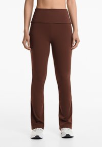 OYSHO - FOLDOVER WAIST COMFORTLUX FLARE - Stoffhose - dark brown Thumbnail-Bild 1