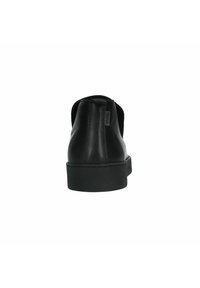 Zwarte leren schoenen met een gladde textuur, een laag profiel en een ronde hak. De zool is van zwart rubber met een minimale structuur.