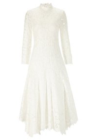 Abito in pizzo bianco con maniche lunghe, colletto alto, corpino aderente e orlo svasato. Presenta motivi floreali in pizzo intricati in tutto l'abito.