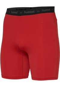 Czerwone spodenki sportowe wykonane z elastycznego materiału, w jednolitym kolorze, z czarnym elastycznym pasem z logo "hummel" i dopasowanym krojem.