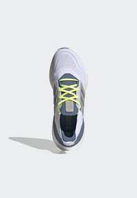 adidas Performance ULTRABOOST 22 biały