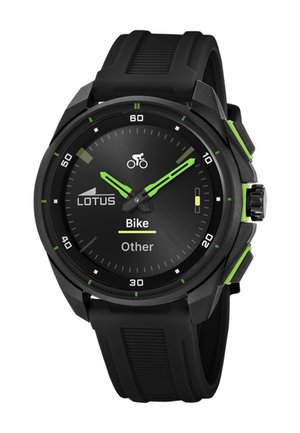 Montre de sport Black Lotus avec des accents verts, aiguilles analogiques et affichage numérique indiquant le mode vélo et le niveau de batterie.