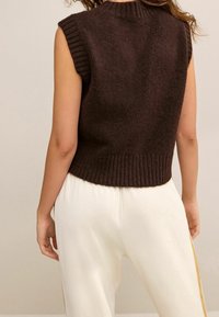 Next Top - brown