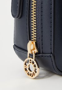 Tommy Hilfiger ICON CAMERA BAG - Rankinė per petį - space blue