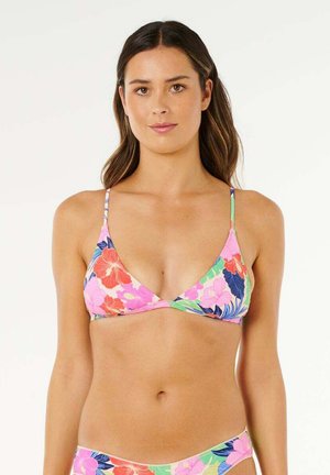 Kvinde iført en farverig bikini med blomstermønster og tynde stropper, stående mod en ensfarvet hvid baggrund, vendt fremad.