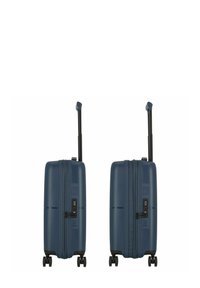 Valigia rigida blu navy con superficie testurizzata, doppio manico, lucchetto a combinazione montato di lato e quattro ruote girevoli per la mobilità.