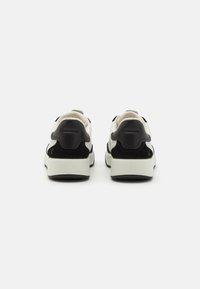 ECCO STREET COURT M - Tenisky - black/white