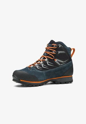 Scarponcino da trekking in camoscio blu scuro con dettagli neri, lacci arancioni e rifiniture; design con caviglia alta, suola robusta e puntale rinforzato.