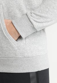 adidas Performance MUST HAVES SPORT REGULAR FIT HOODIE - Felpa con cappuccio - medium grey heather/black