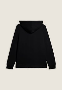Haut à capuche noir avec cordon de serrage, manches longues et un design uni. Le tissu semble lisse avec des poignets et un ourlet côtelés.
