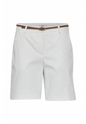 Bermudas de algodón blancas con corte recto, que incluyen un cinturón de piel marrón y bolsillos laterales. Diseño sencillo y textura suave.