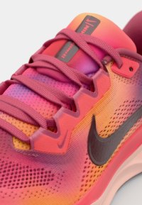 Nike Performance AIR ZOOM PEGASUS 41 SE - Hardloopschoenen voor op de weg - ember glow/bordeaux/washed coral/sweet beet
