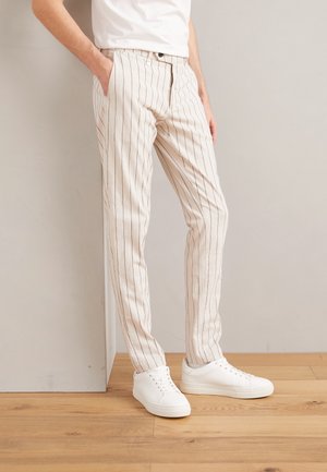 TROUSERS BRYAN IN STRIPED GARMENT DYE - Nohavice - paper