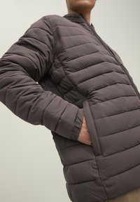 Jack & Jones PREMIUM JJERECYCLE PUFFER COLLAR  - Allvädersjacka - mulch