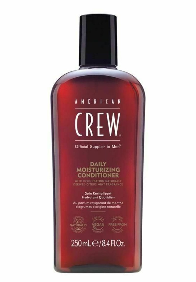 Röd plastflaska med en svart kork; etiketten visar "American Crew Daily Moisturizing Conditioner" i vit och gul text; 250 mL kapacitet.