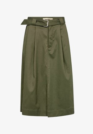 Keskmise pikkusega oliiviroheline seelik vööga, ees volditud ja peidetud kinnitusega, valmistatud siledast kangast.