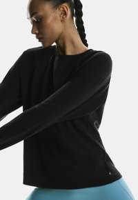 On STUDIO CREW 2.0 - Long sleeved top - black