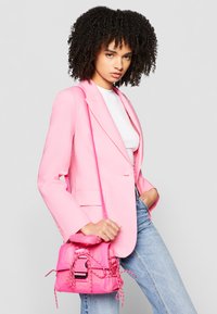 Steve Madden BDIEGO - Rankinė - neon pink