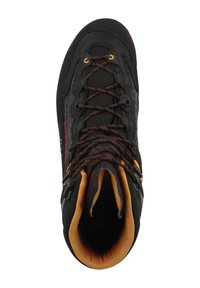 Scarpa da arrampicata nera con parte superiore testurizzata, occhielli dorati, lacci multicolore e una fodera arancione caldo. Progettata per resistenza e supporto.