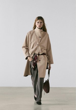 WITH SIDE FASTENING - Classic coat - light brown