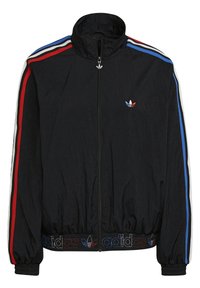 Veste noire zippée avec un col montant, ornée de bandes rouges, bleues et blanches sur les manches, avec des poignets élastiques et un logo sur la poitrine et l'ourlet.