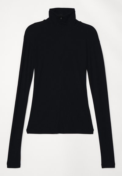 Musta pitkähihainen poolopaita, jossa on istuva siluetti, pehmeä rakenne, korkea kaula-aukko ja etuvetoketjuyksityiskohta.