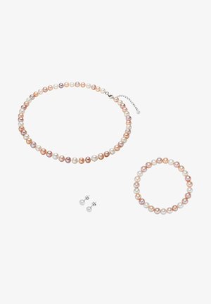 Gyöngy ékszerszett, mely tartalmaz egy nyakláncot és egy karkötőt sokszínű gyöngyökkel, rózsaszín, krém és ezüst színekben, valamint ezüst fülbevalókat.