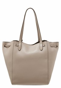 Beżowa skórzana torba na ramię z dwiema mocnymi uchwytami, przestronnym wnętrzem i subtelnymi akcentami w kolorze złotym. Gładka tekstura i prosty design.