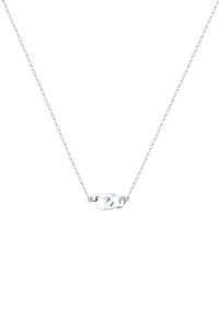 Sølv halskæde med sammenflettede hjerteformer som vedhæng, med fine kædininger og en poleret finish.