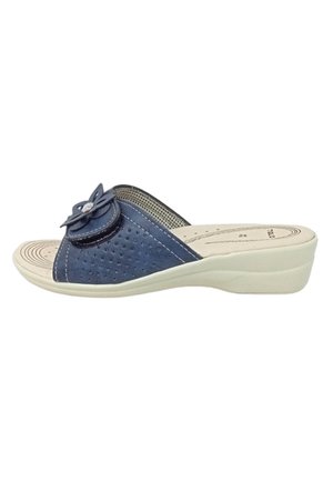 Sandal con zeppa bassa di colore blu perforato, con un accento floreale, suola color crema e soletta testurizzata. Caratterizzato da un tacco basso per il massimo comfort.