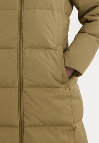 Lauren Ralph Lauren Petite CREST-PATCH HOODED DOWN COAT - Páperový kabát - beige