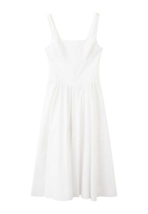 Vestido blanco sin mangas con escote cuadrado y cintura fruncida, con falda fluida de largo midi.